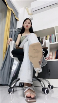 【第一视角】【琳达】贱狗进来    250614-13