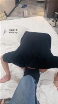 【调教视频】【白兔】跪舔原味白袜脚/赏赐圣水 JS250120-6