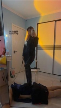 【调教视频】【槿】栓狗链-长靴无意识踩 JS250227-12