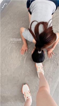 【调教视频】【小妮】楼道玩母狗强制闻舔鞋 bf55787