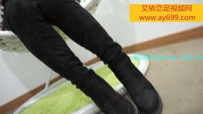 6029【黑丝诱惑】某在校女大学生长靴初次玩踩踏