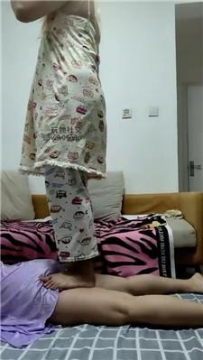 【调教视频】【高兴儿】美足美腿踩闺蜜奴 JS250120-30