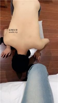 【调教视频】【白兔】跪舔白袜臭脚/赏赐圣水 JS250217-32