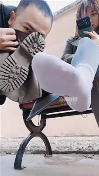 【调教视频】【武汉情侣主】户外脏长靴白袜辱 JS260113-7