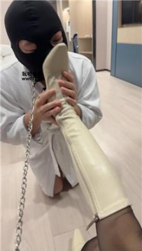 【调教视频】【淮柔】长靴黑丝踩踏-恋足狂舔 JS250323-9