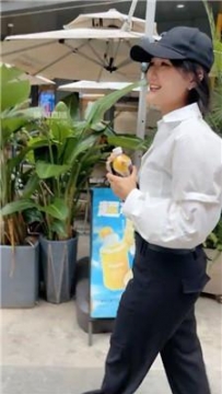 【调教视频】【素人抽水机】连环踢裆-揪耳朵抽耳光 JS250620-4