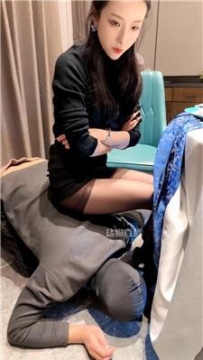 【调教视频】【水晶熊】餐厅包间公开处刑 bf60141