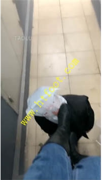 TL27961 微微】贱狗舌头在天台被无情踩扁17分钟