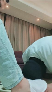 【调教视频】【蓝月】咀嚼脚踩喂食专场 JS251024-11