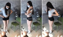 35450【素人S】新人泡芙妹妹三双鞋踩舌头清理鞋底