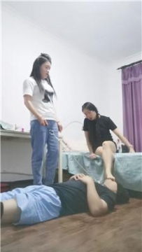 【调教视频】【瑞吉娜】双S姐妹花脏鞋臭脚丫虐奴【双视角版】 JS250701-20