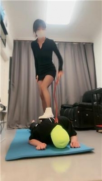 【调教视频】【暴主】健身房白袜黑丝践踏地狱 bf52718