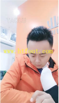 TL29314 小贱MT】她在上面工作打电话我再下面被踩68分钟