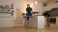 19238 女主人调教脚奴跪舔拖鞋美足