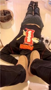 【调教视频】【小核桃可可】清理脏鞋底-脚下喂食 JS260203-5