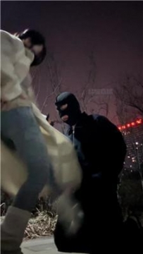 【调教视频】【喵酱紫S】户外遛狗处刑场 JS260130-31