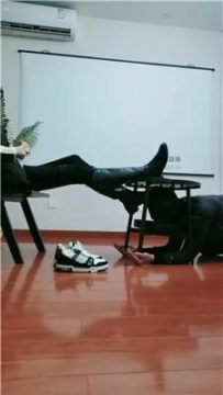 【调教视频】【文文文文】踩踏喂食-清理脏鞋 JS251211-42