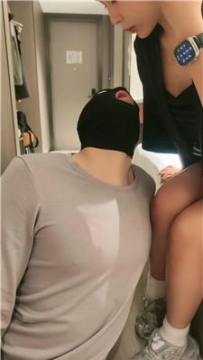 【调教视频】【魔仙集中地】姐妹花S-运动鞋白袜+高跟踩踏 JS250110-7