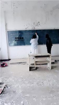 【调教视频】【营】户外-荒废教室惩罚学生奴【上】 JS250312-3