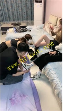 TL34665 与精神小妹的那些事】文文小伊调教小慕猫35分钟
