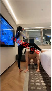 TLZB26141简梨-双主玩狗滴蜡踢裆白袜除臭舔脚深喉51分