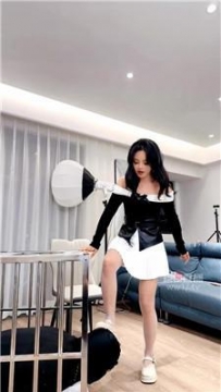 【调教视频】【沐沐】圈养狗笼-高跟碾压踩喂食 bf60289