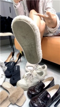 【第一视角】【小懿】跪舔脏鞋    251215-11