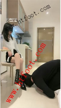 TL18521 KIKI肉丝听主人圣水声音41分钟