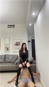【调教视频】【莫莉】高跟长靴踩踏-胯下羞辱狗爬 bf51823