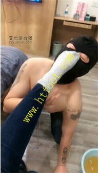 TL26186 杺月】强迫圣水臭鞋臭袜45分钟
