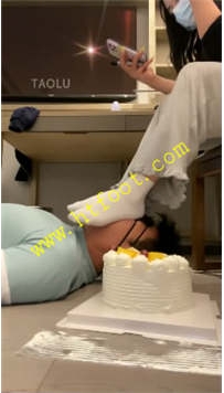 TL28270 不知名美女】鞋底脚底喂食强迫喝圣水60分钟