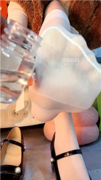 【第一视角】【苒苒】白丝香水脏鞋底黑棉袜    251224-27