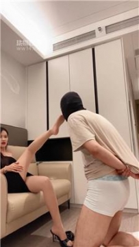 【调教视频】【汐月】高跟鞋踩虐-恋足狂舔【双视角版】 bf57678