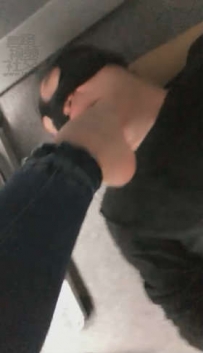TL1641 歌迪丝S 办公桌下有只狗狗 0324