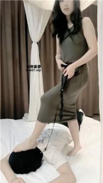 【调教视频】【绾绾】肉丝脚踩踏鞭打-强制圣水 JS250515-15