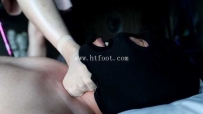 32086  阿丽塔短丝踩贱狗脸舔脚
