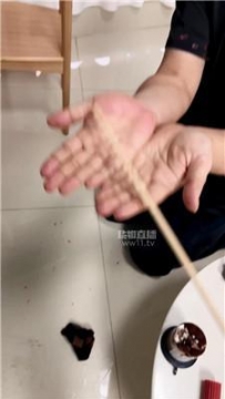 【调教视频】【可可】脚下喂食-滴蜡封嘴 JS251220-11