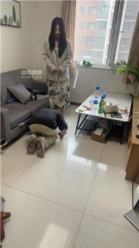 【调教视频】【小楠】重度鞭打-人体烟灰缸  JS250614-44