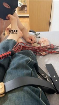 【调教视频】【柒柒小主】近距离-裸足狂舔 JS250403-4