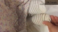 15711 学生会师妹睡着后脱她棉袜舔足
