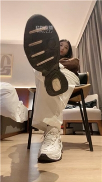 【第一视角】【海绵大大】运动鞋白棉袜    251023-5