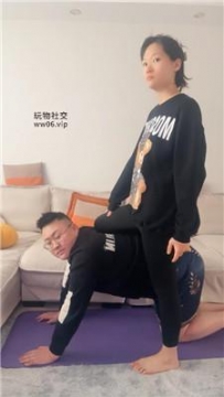【调教视频】【埋汰】瑜伽女神S-玉足踩虐/骑马 JS241231-1