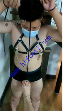 TL22003 月影儿】捆绑玩ru耳光踢穿刺38分钟