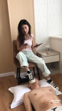 【素人S】美竹姐姐匡威白袜裸足踩脸 YC-240823-5