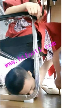 TL19347 咩祖S椅子底下的苟32分钟