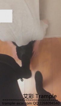 12053 莱莱女王棉袜靴子羞辱狗奴舔裸足