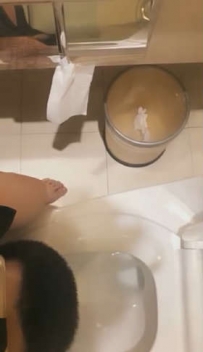 TL2366 懒萌酱Sama 恋足绅士狗圣水淋浴