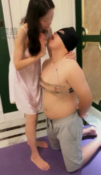 TL9284 蜜桃儿S 新工具虐乳舔脚踢裆