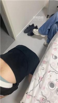 【调教视频】【安曼】台球助教黑丝脚虐杀【双视角版】 JS250909-30
