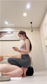 【调教视频】【楚楚】瑜伽裤坐脸窒息-狗爬 bf54174